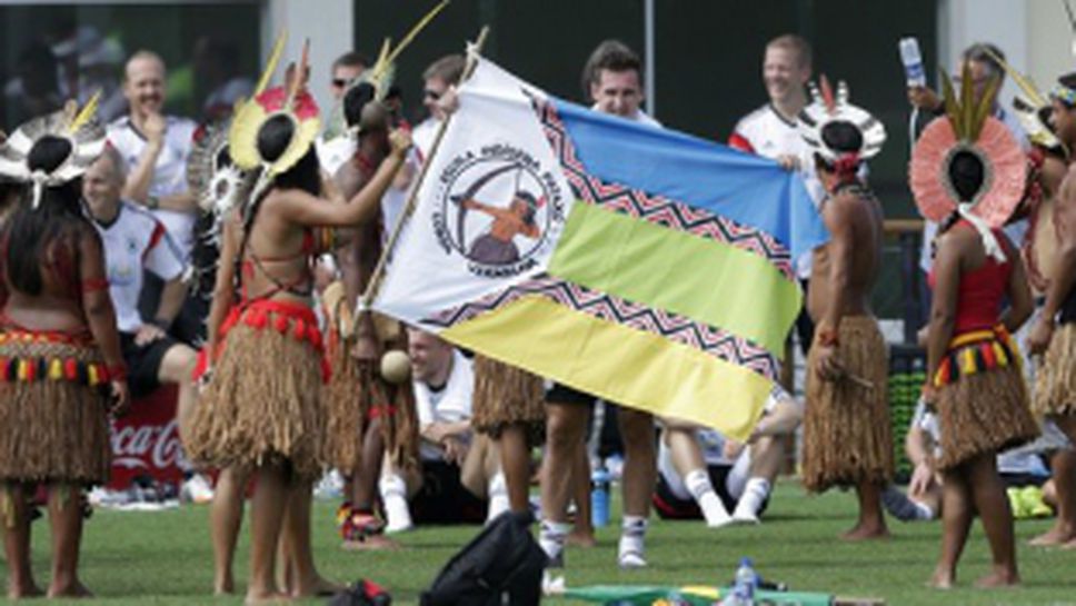 Зарадваха Клозе с танцьорки за ЧРД