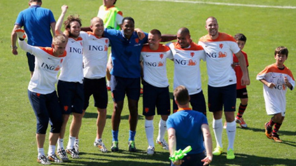 Класи ще бъде титуляр за Холандия срещу Испания