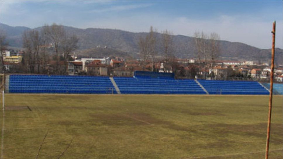 Започна реконструкция на стадиона в Симитли на стойност 5,5 млн.