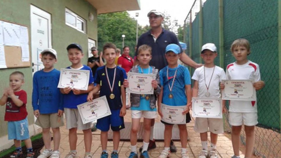 Тенисът събра деца в Бургас