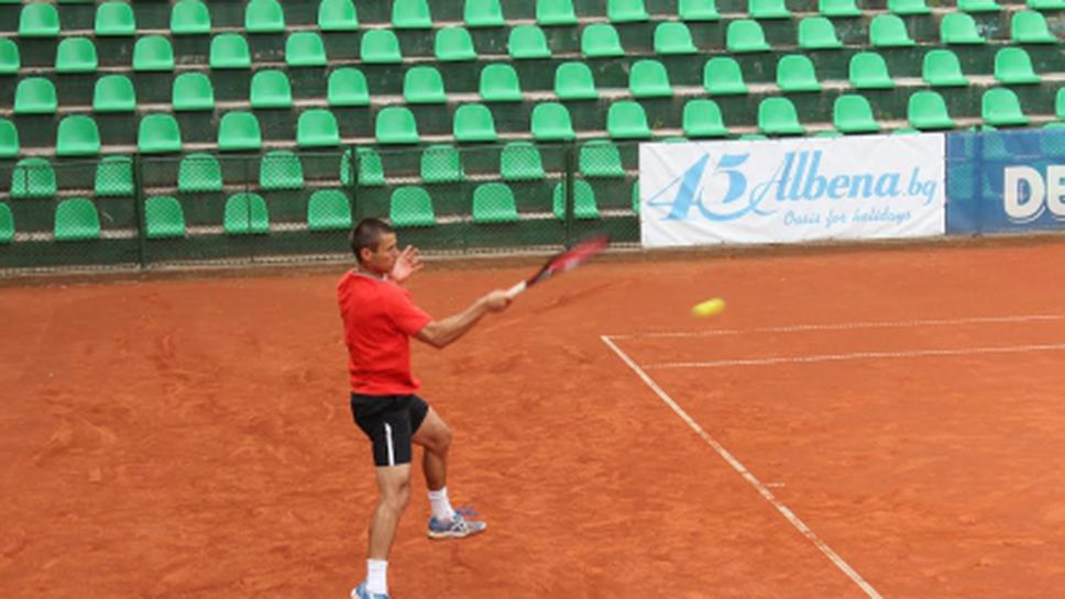 Двама българи достигнаха 1/4-финалите в Бургас