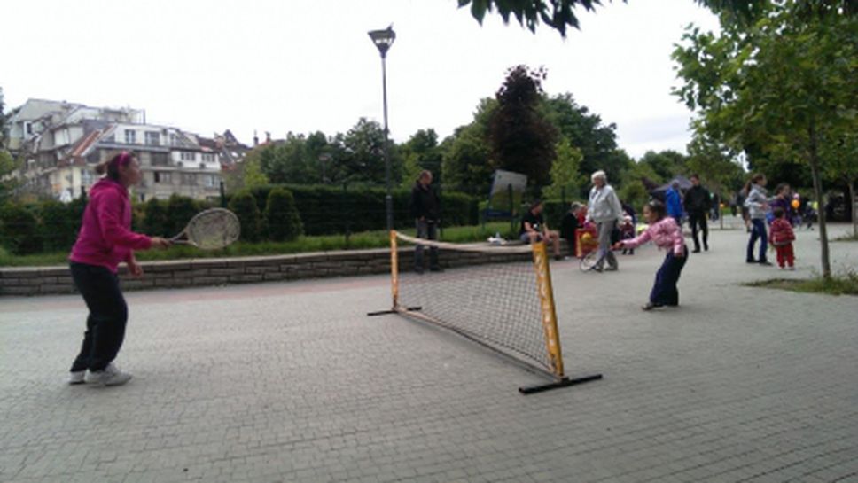 Открит урок по минитенис в Южния парк в събота