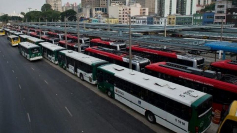 Шофьорите на автобуси излязоха на стачка преди Мексико - Камерун