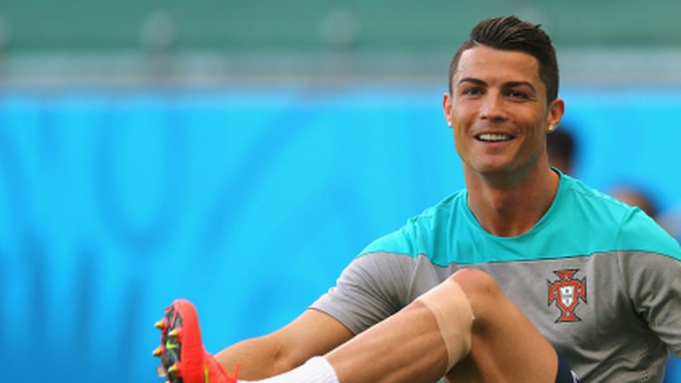 Роналдо тренира с предпазен ластик