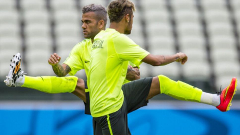 Дани Алвеш прави симулация на тренировка (видео)