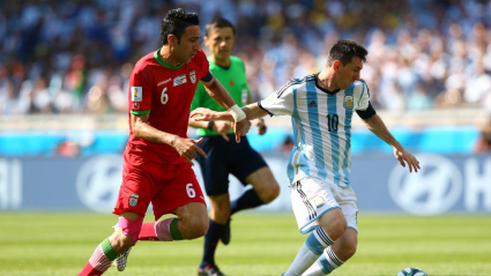 Капитанът на Иран си изпроси фланелката на Меси още преди мача (видео)