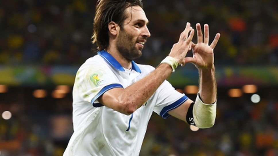 Поредна спорна дузпа прати Гърция на осминафинал (видео+галерии)