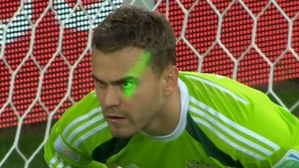 ФИФА не откри алжирския фен заслепил Акинфеев