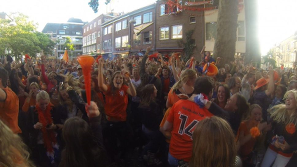 Ексклузивно в Sportal.bg: Как Холандия изригна след знаменития обрат (видео)