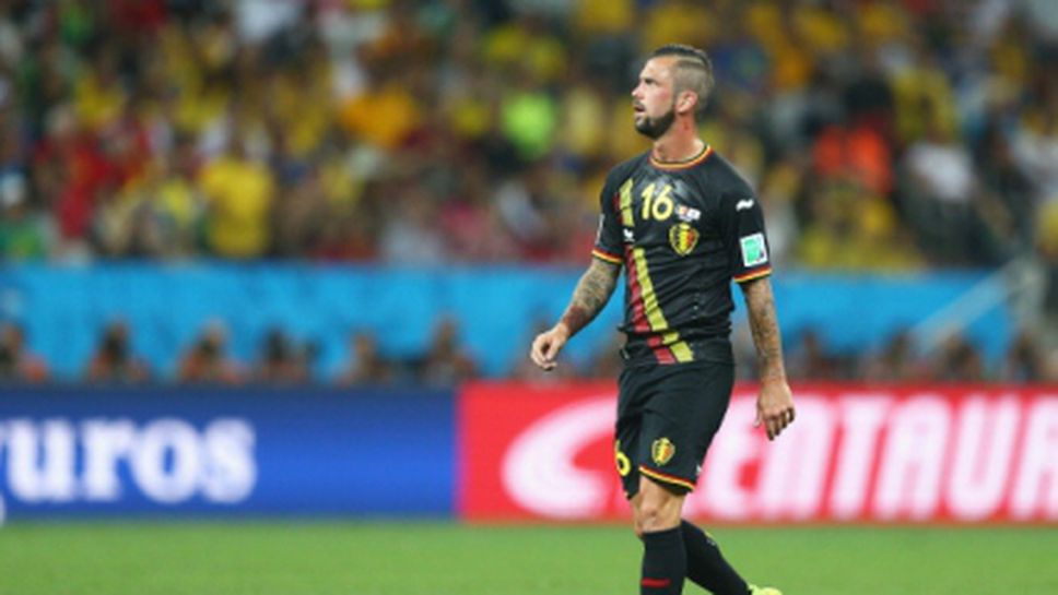 Стивън Дефур ще пропусне само един мач