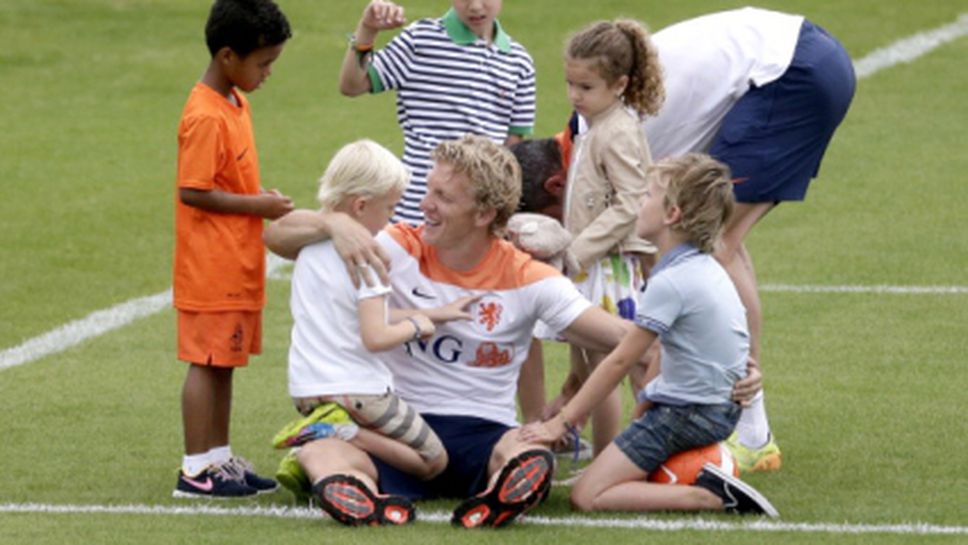 Холандците отидоха на плаж с жените и децата си