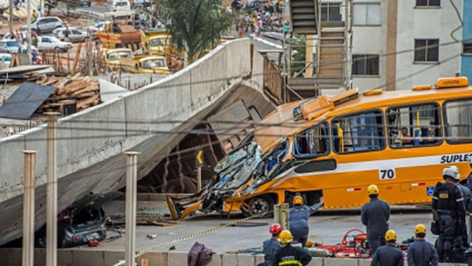 Двама души са загинали при срутване на надлез в Бело Оризонте (видео)