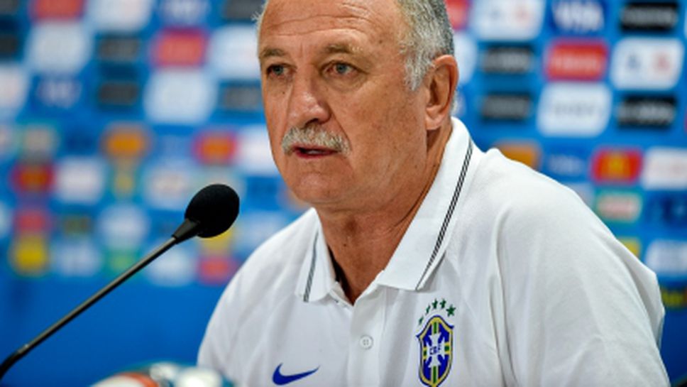 Сколари: Понякога искам да говоря за атомни бомби