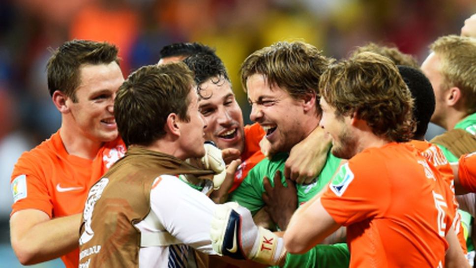 Геният на Ван Гаал надви съдбата - Холандия е на полуфинал! (видео+галерии)