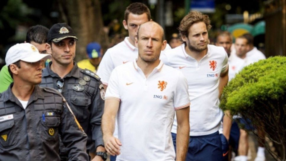 ФИФА изхвърли на улицата холандците