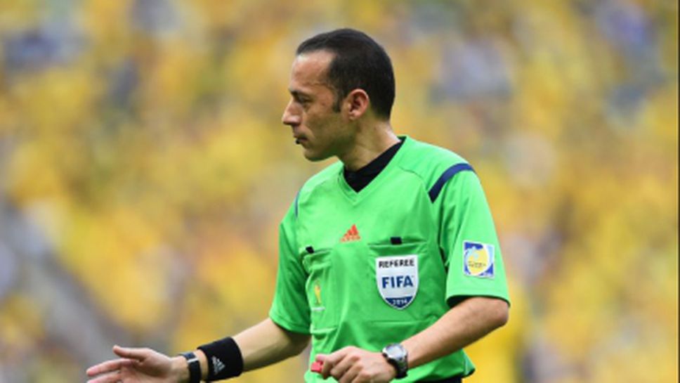 Джунейт Чакър ще ръководи полуфинала между Холандия и Аржентина