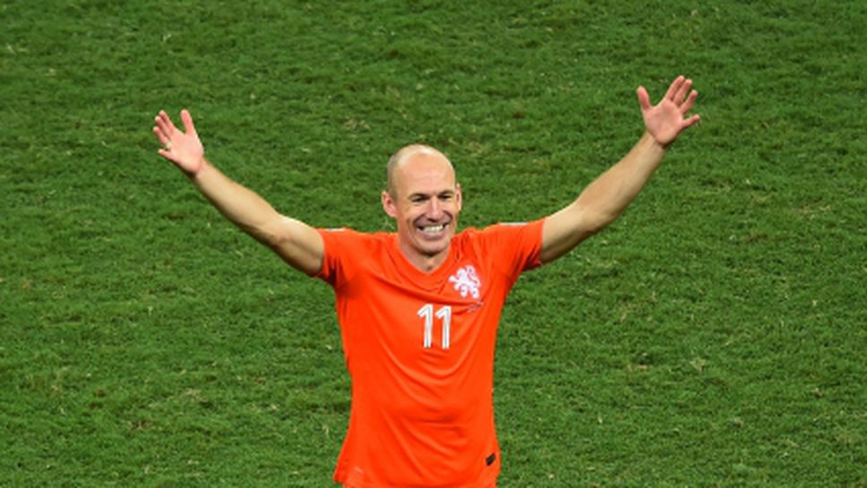 Хидинк: Меси може да направи невероятни неща, но имаме Робен