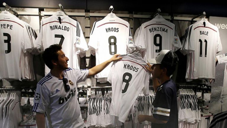 Лудница в Мадрид: разпродадоха тениските на Кроос за два часа