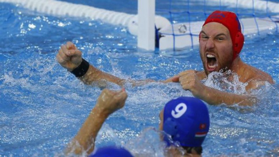 Унгария е първият финалист на европейското по водна топка