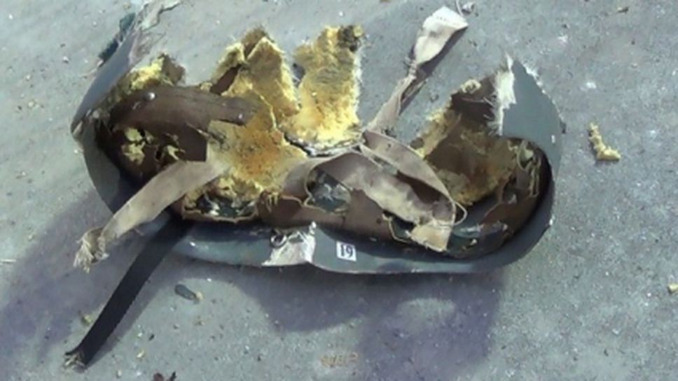 Вижте какво представлява каската на полицай, уцелен с бомба на вечното дерби (снимка)