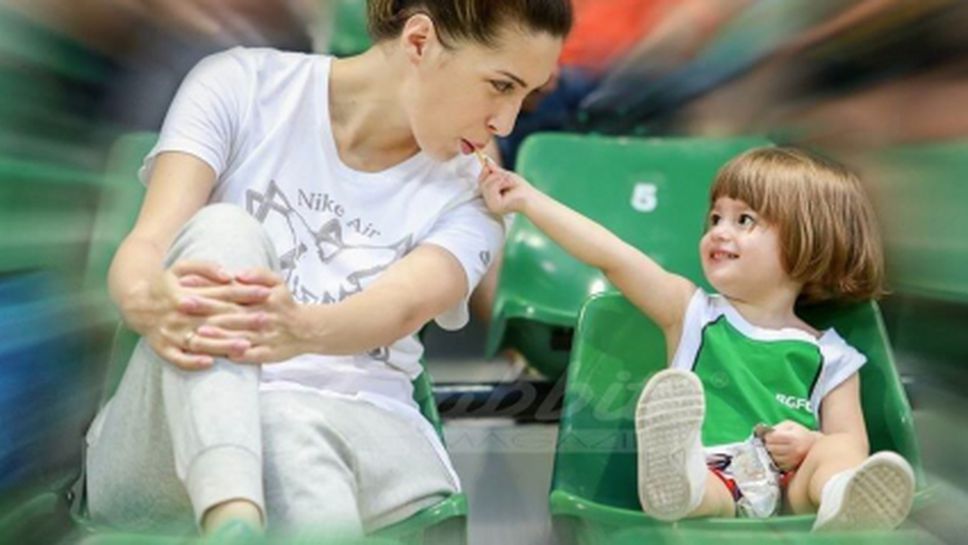 Дъщеричката на Дарко Тасевски е истинска футболна фенка