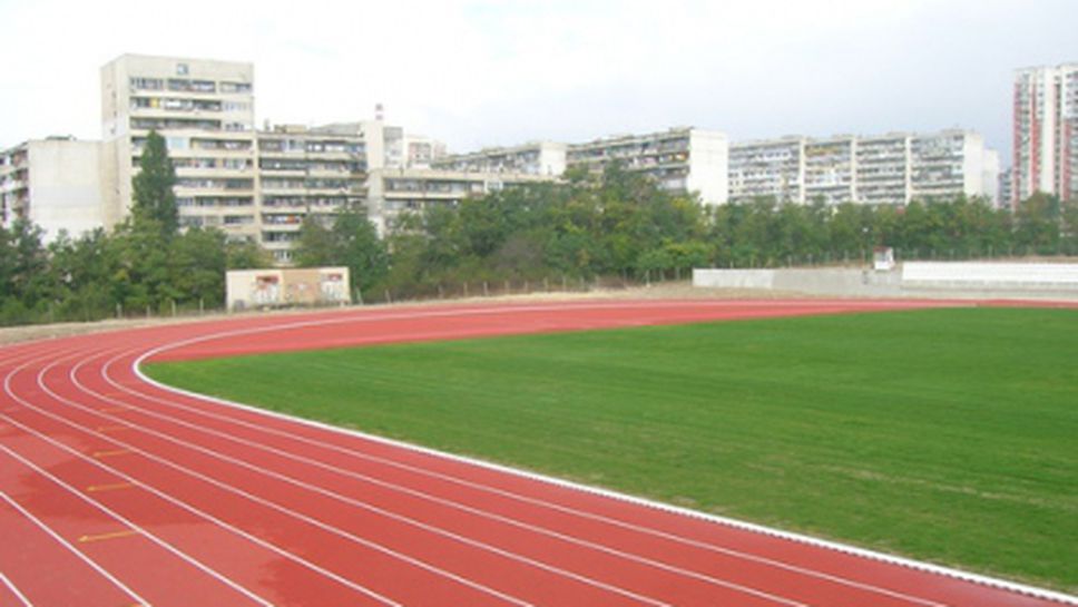 Черно море тренира на стадион "Младост"