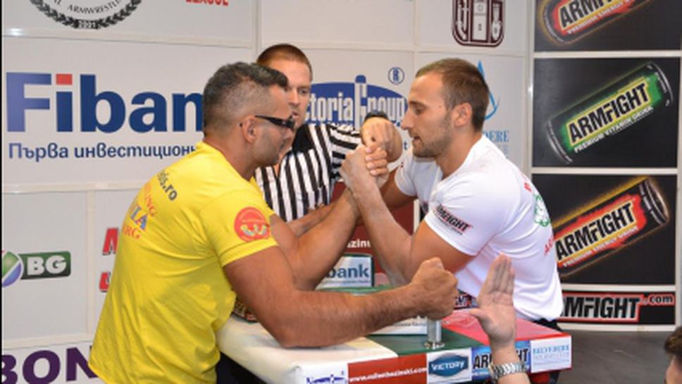 Димитър Юлев спечели титлата в Балканската лига по канадска борба в категория до 80 килограма