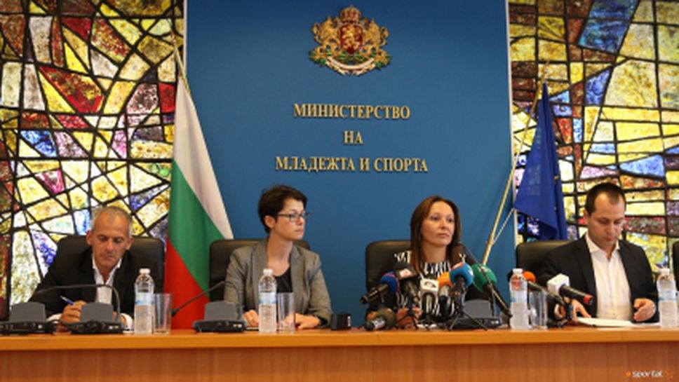 Раданова представи екипа си и призна, че финансовото състояние е тежко