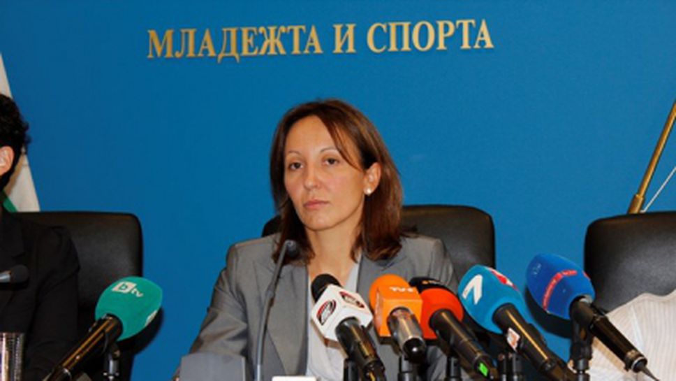 Министър Раданова уволни шефовете на "Академика 2011", сезира главния прокурор и Министерството на финансите