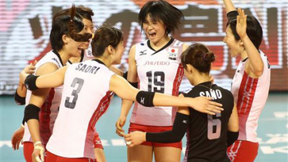 Япония с 3 от 3 на финалите след чисто 3:0 над Китай