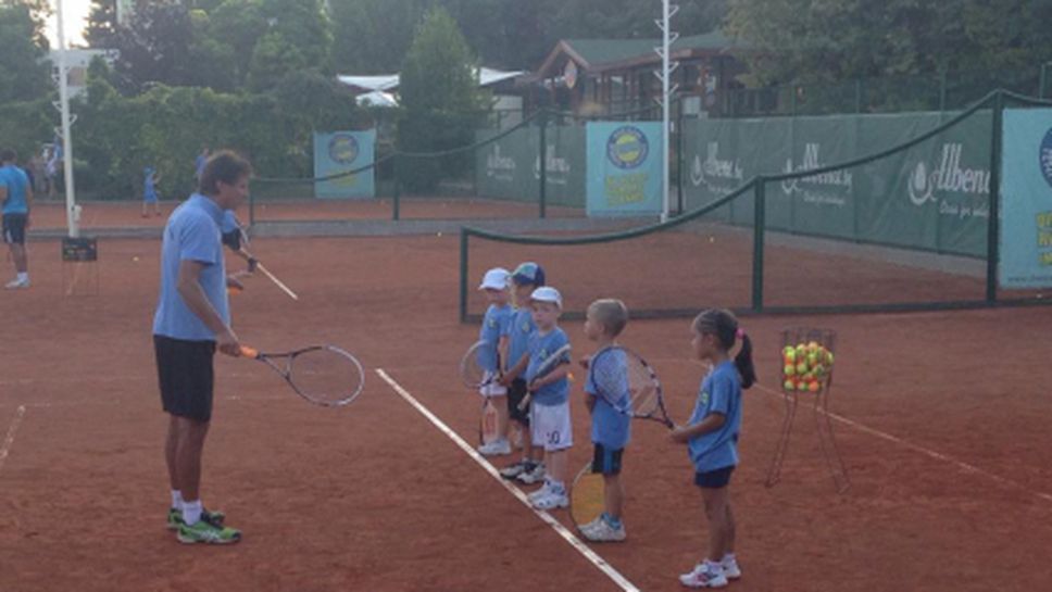 30 деца се включиха в първия международен тенис камп в Албена