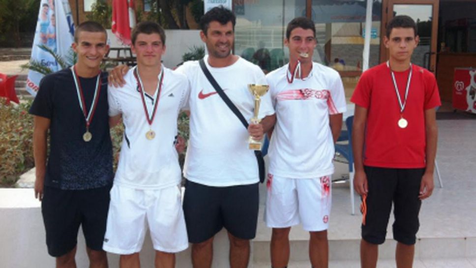 Шампиони до 18 години от ДОП по тенис