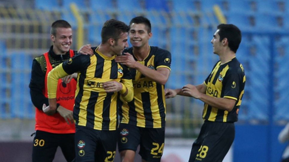 Групата на Ботев за мача с Хасково, 18-годишен дебютира за "канарчетата"