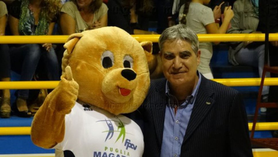 Волейболният талисман Торе се запозна с Камило Плачи и футболистите на Италия (видео)