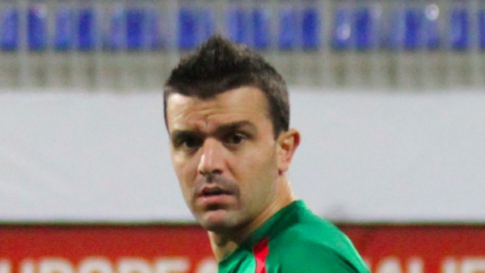 Пореден основен играч аут за Азербайджан, Пенев съжалява за още пет