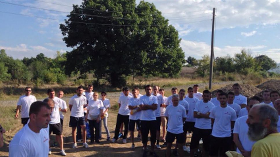 Футболистите на ПФК Бургас се включиха тази сутрин в благотворителна акция