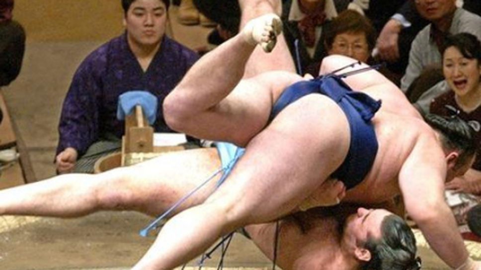 Аоияма с първа загуба на турнира по сумо в Токио