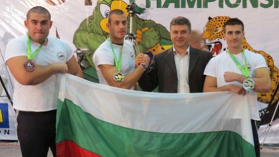 България с два бронзови медала и има трима финалисти в първия ден на Световното по канадска борба