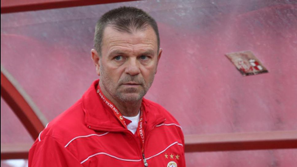 Стойчо Младенов надмина себе си - треньорът с едно от най- скандалните си изказвания след Локо Сф (видео)