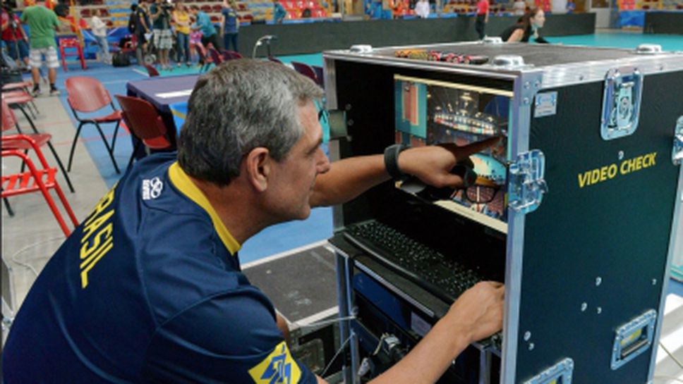 Зе Роберто проверява техниката на Мондиал 2014