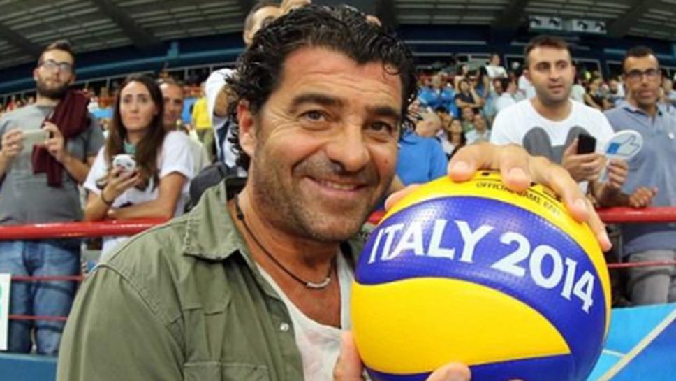 Алберто Томба гледа Световното по волейбол в Италия