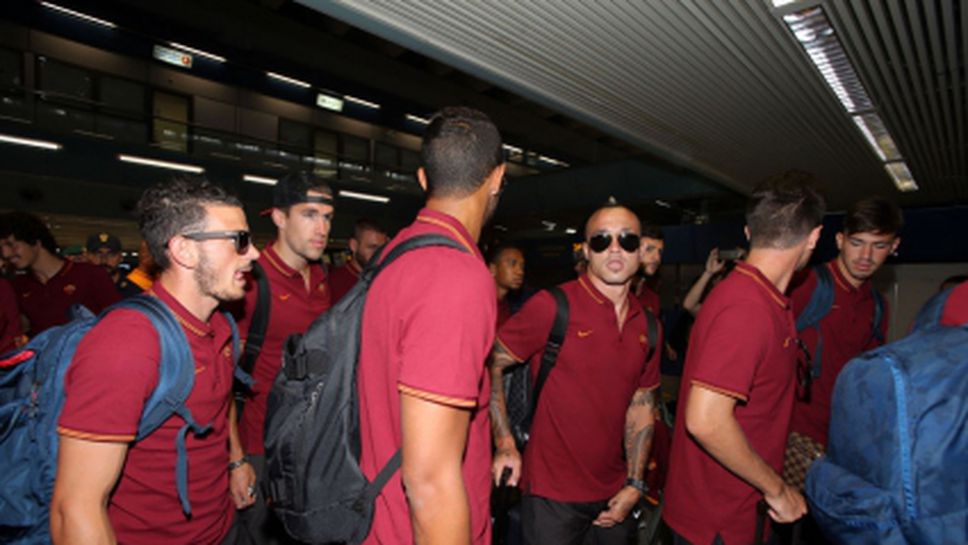 Обиждат играчите на Рома на летището, после им се извиняват