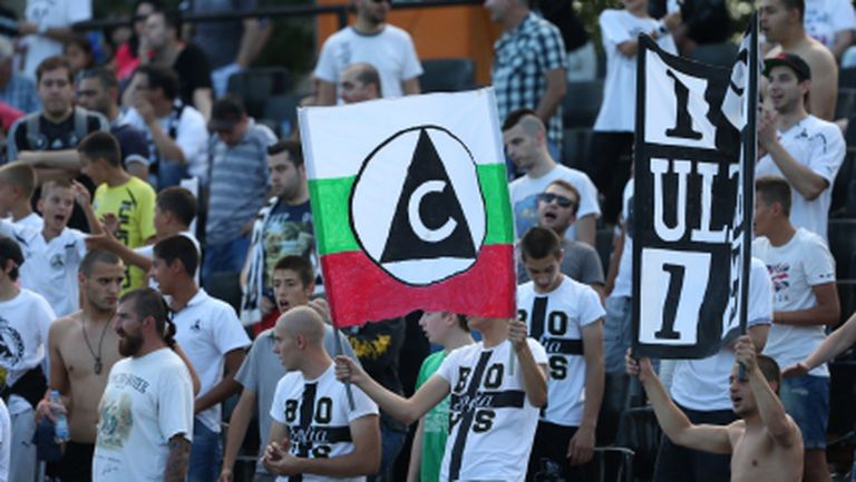 "Белите" фенове призоваха за обединение в името на България