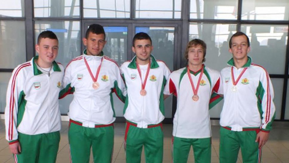 Националите по борба за глухи се завърнаха в България с четири медала от СП