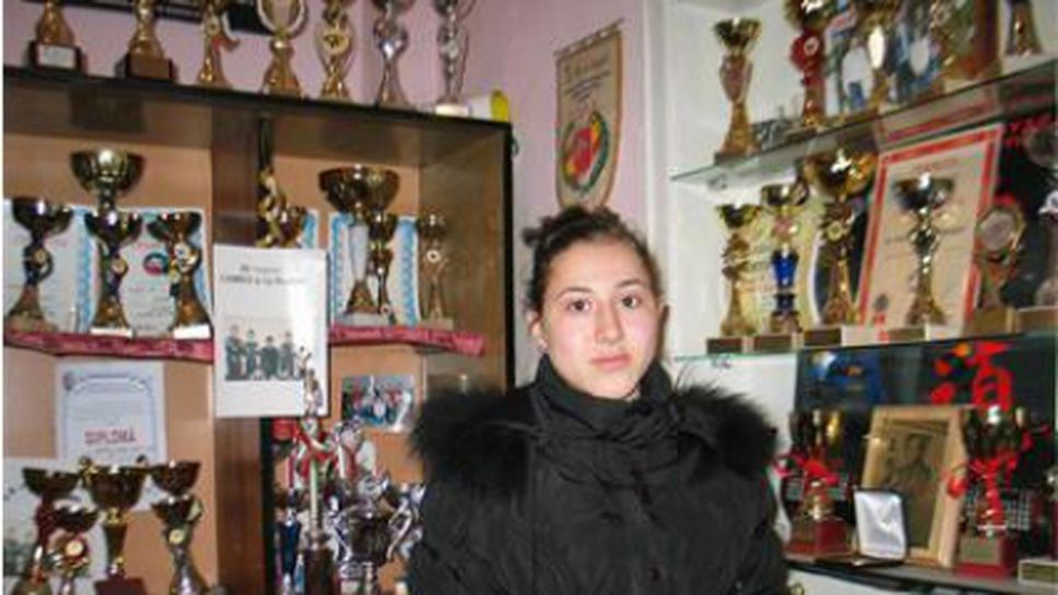Българите започнаха с титла и бронз на СП по самбо за младежи и девойки