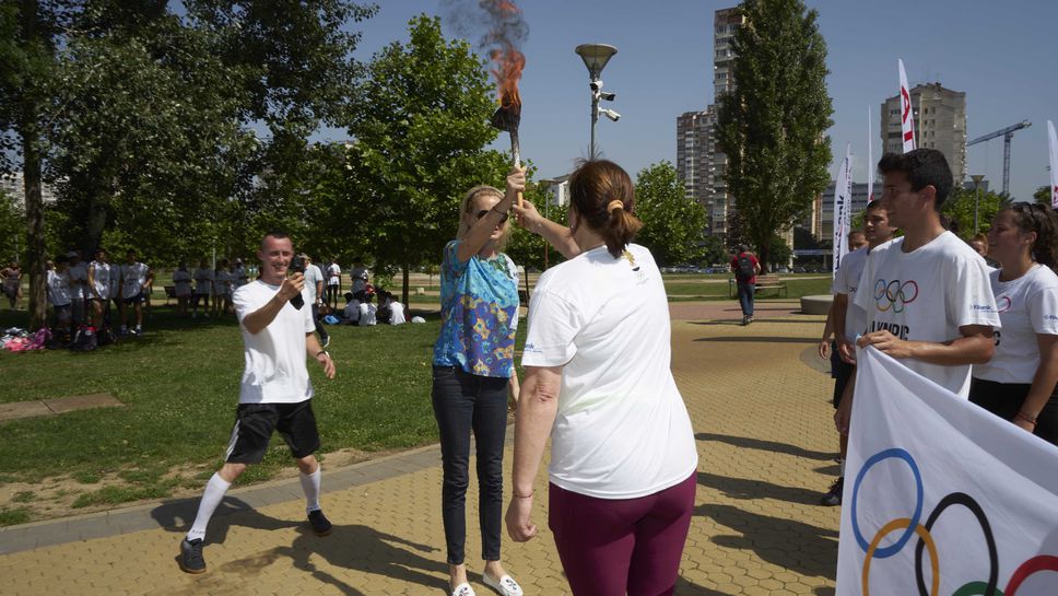 Стефка Костадинова прие факела с олимпийския огън