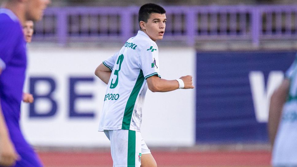 Валери Божинов-младши дебютира в мъжкия футбол