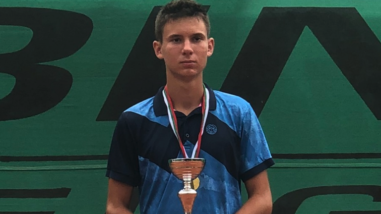Илиян Радулов се класира за полуфиналите при юношите на турнира