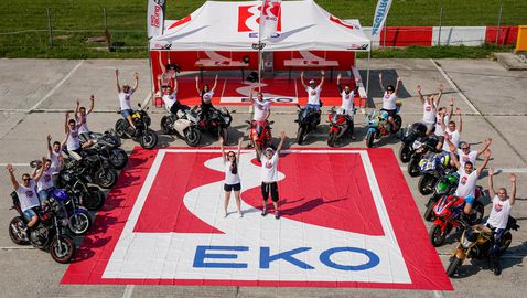 "EKO мото училище" с Мартин Чой обучава любители-мотоциклетисти