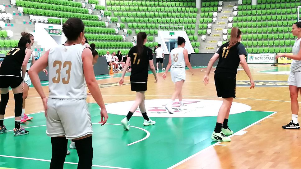 Женският национален отбор по баскетбол победи тима до 20 години и във втората контрола